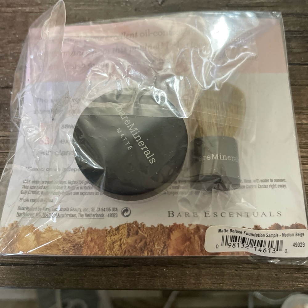 bareMinerals Matte Deluxe Foundation Sample - Medium Beige
